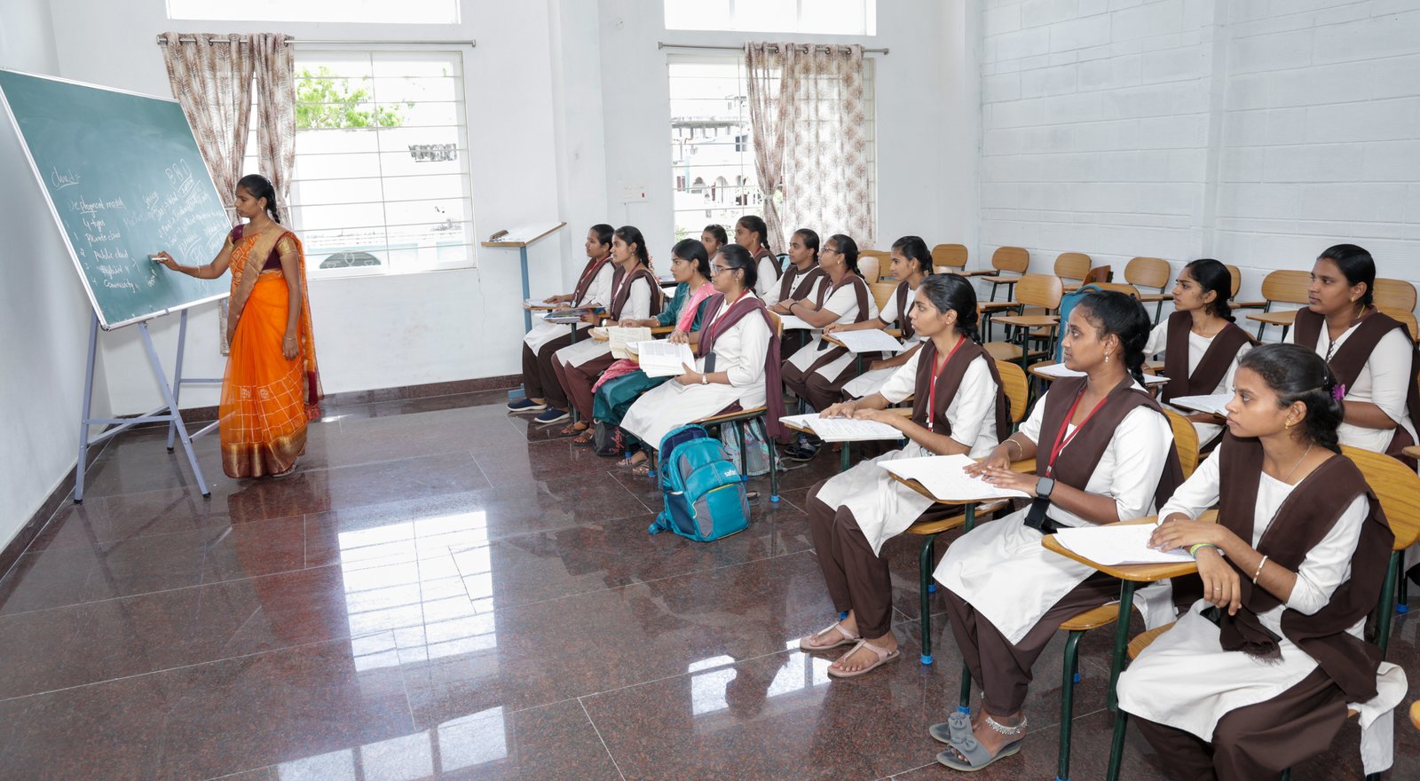 Modern Classrooms & Seminars view 11