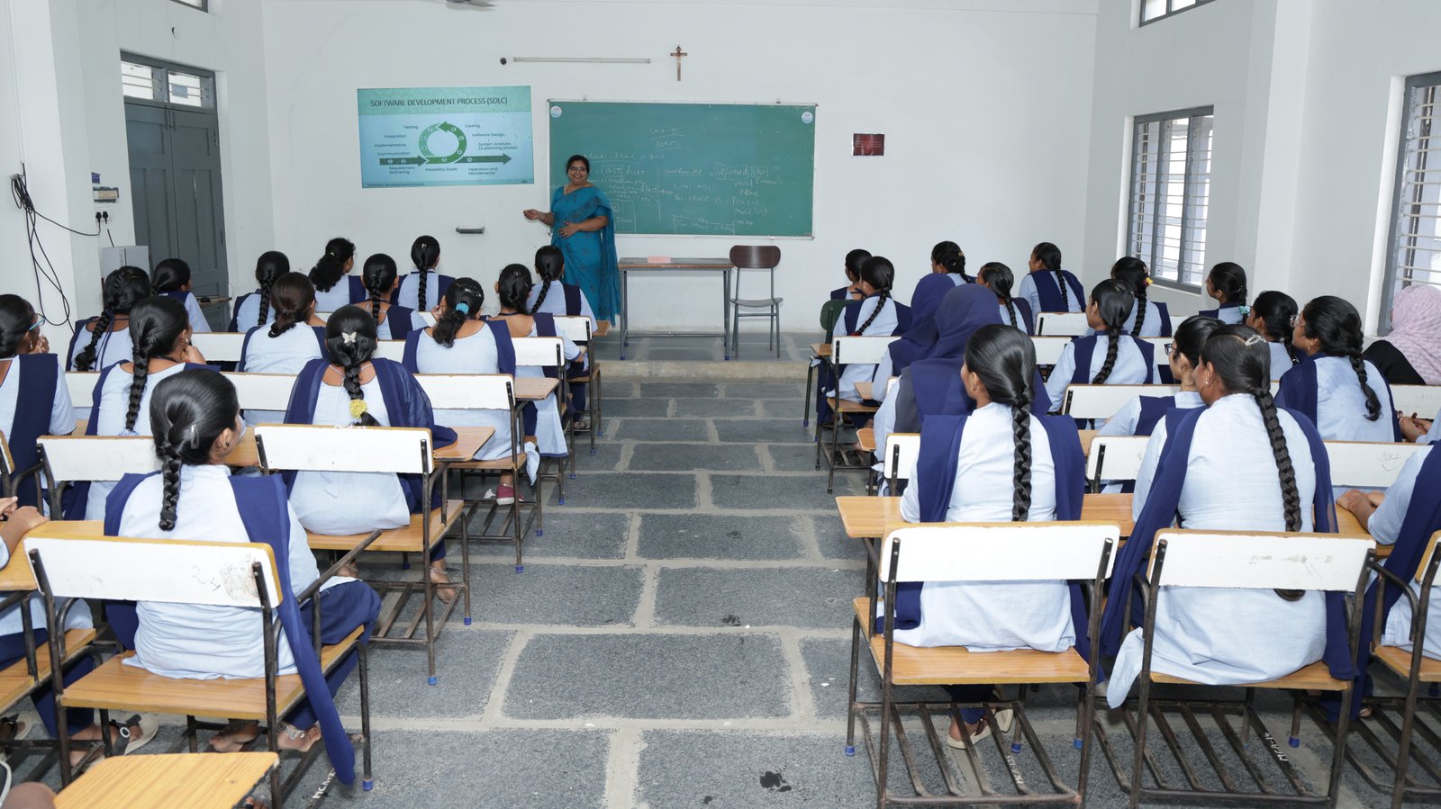 Modern Classrooms & Seminars view 5